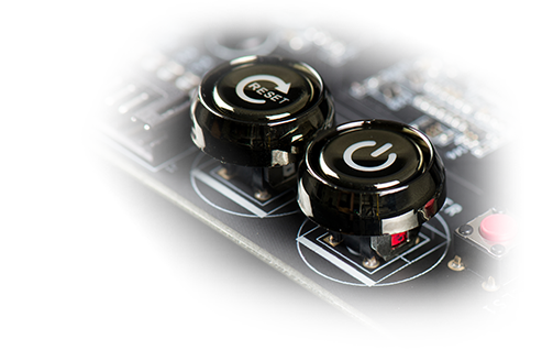 オンボードボタンは電源、リセット、CMOSリセット用を搭載